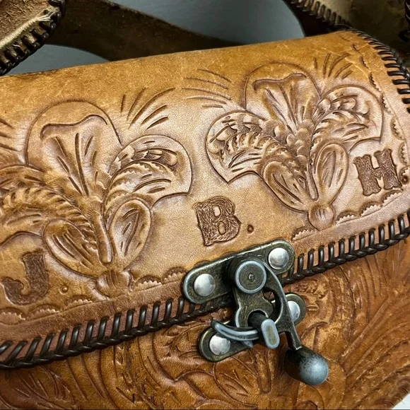 Vintage 70s 80s Hand Tooled Buckstitched Leather Shoulder Saddle Bag - Picture 2 of 16